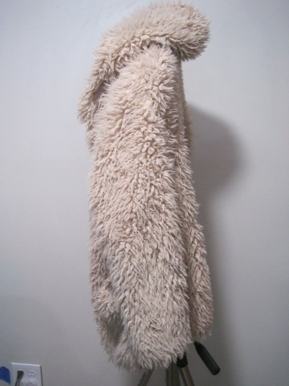 Love Tree Womens Jacket Size Small Beige Faux Fur Open Front Coat Oversized - Picture 4 of 8